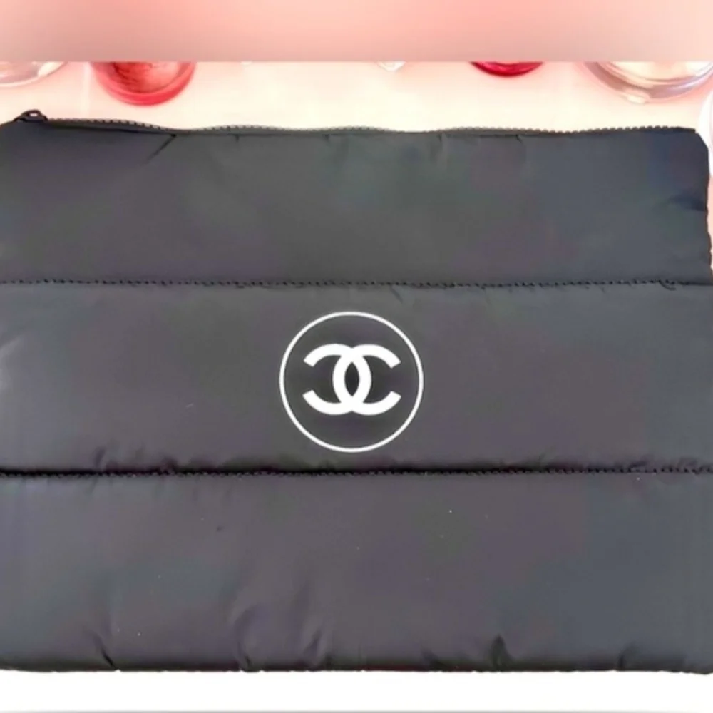 Chanel  Cosmetic Bag - Picture 2 of 6